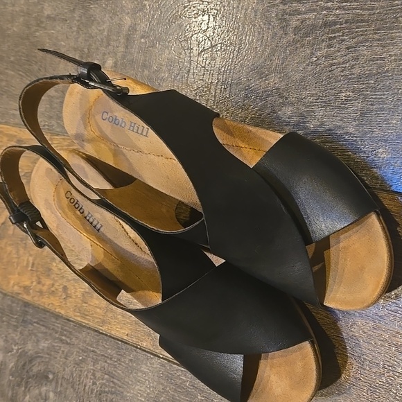 Cobb Hill Black Sandals with Wooden Heel - Picture 8 of 10
